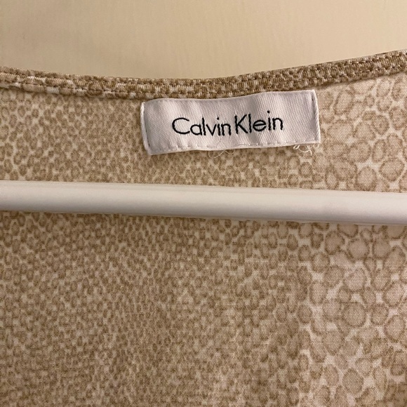 🟢 Clearance- Calvin Klein shirt - Picture 3 of 4